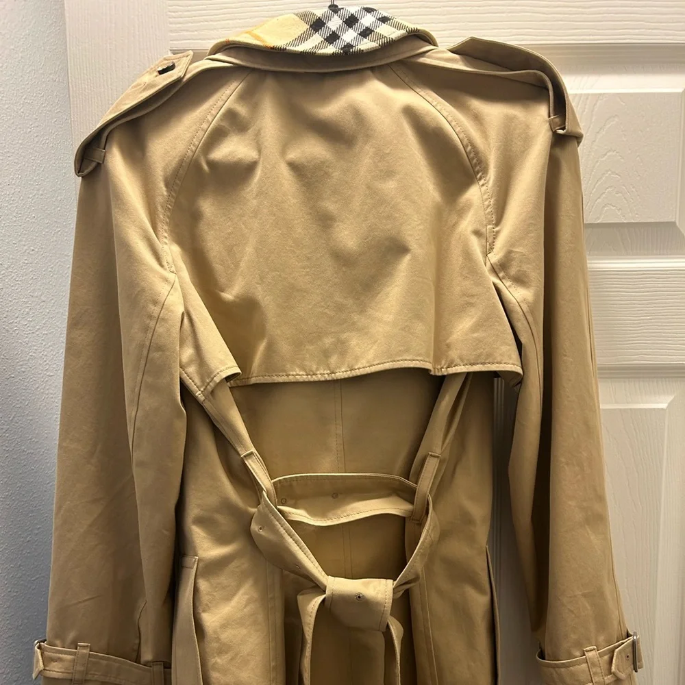 Burberry Beige Trench Coat with Classic Check Lining, less than 5 months old. - Picture 9 of 14